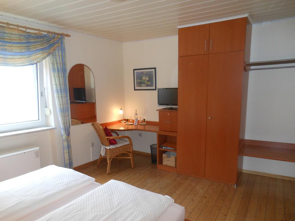 Wein- Und Gaestehaus M. Bai Mesenich Cameră foto